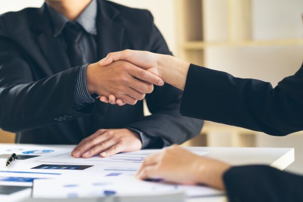 Tu Éxito Empresarial Registro de Empresa Contratista. Close up view of business partnership handshake.Concept two businessman handshaking process.Success Registro de Empresa Contratista
